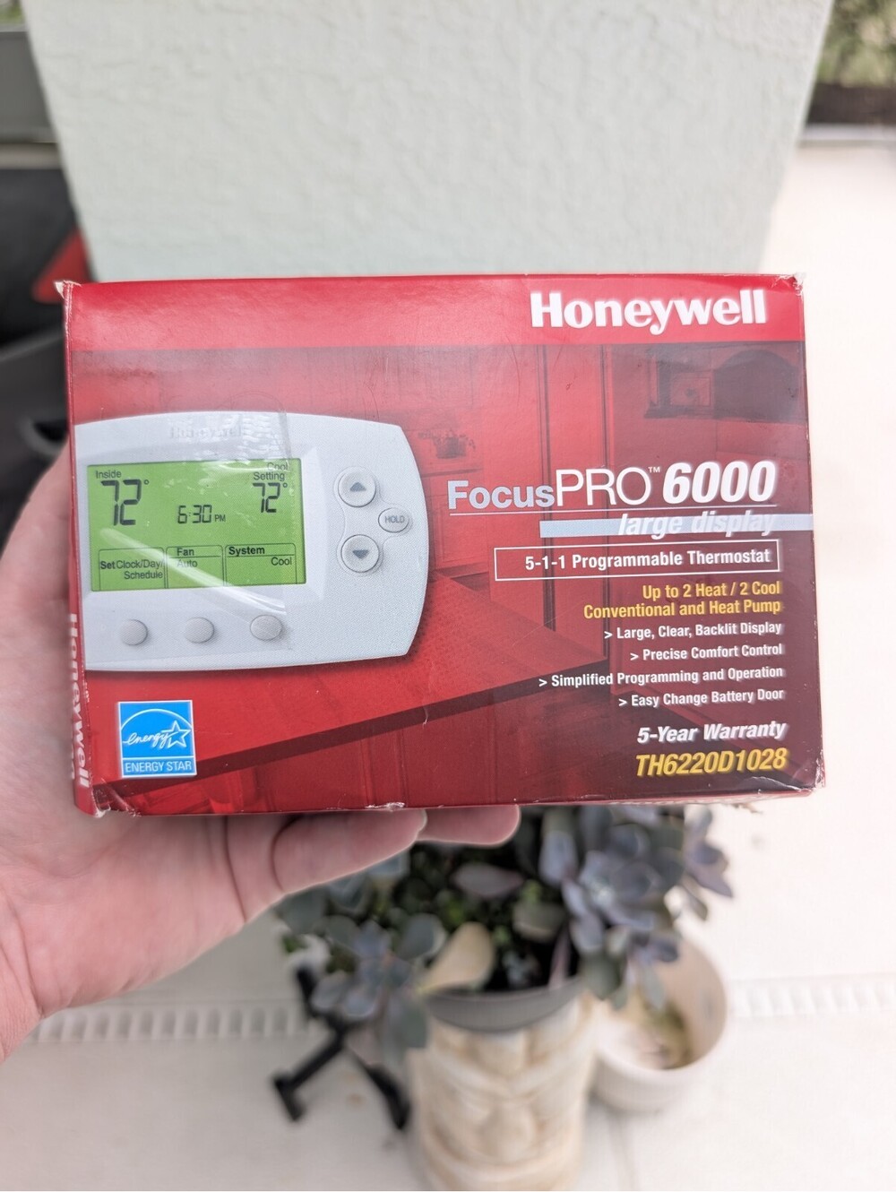 Honeywell Home FocusPRO 6000 TH6220D1028 Programmable Thermostat 2H/2C NIB